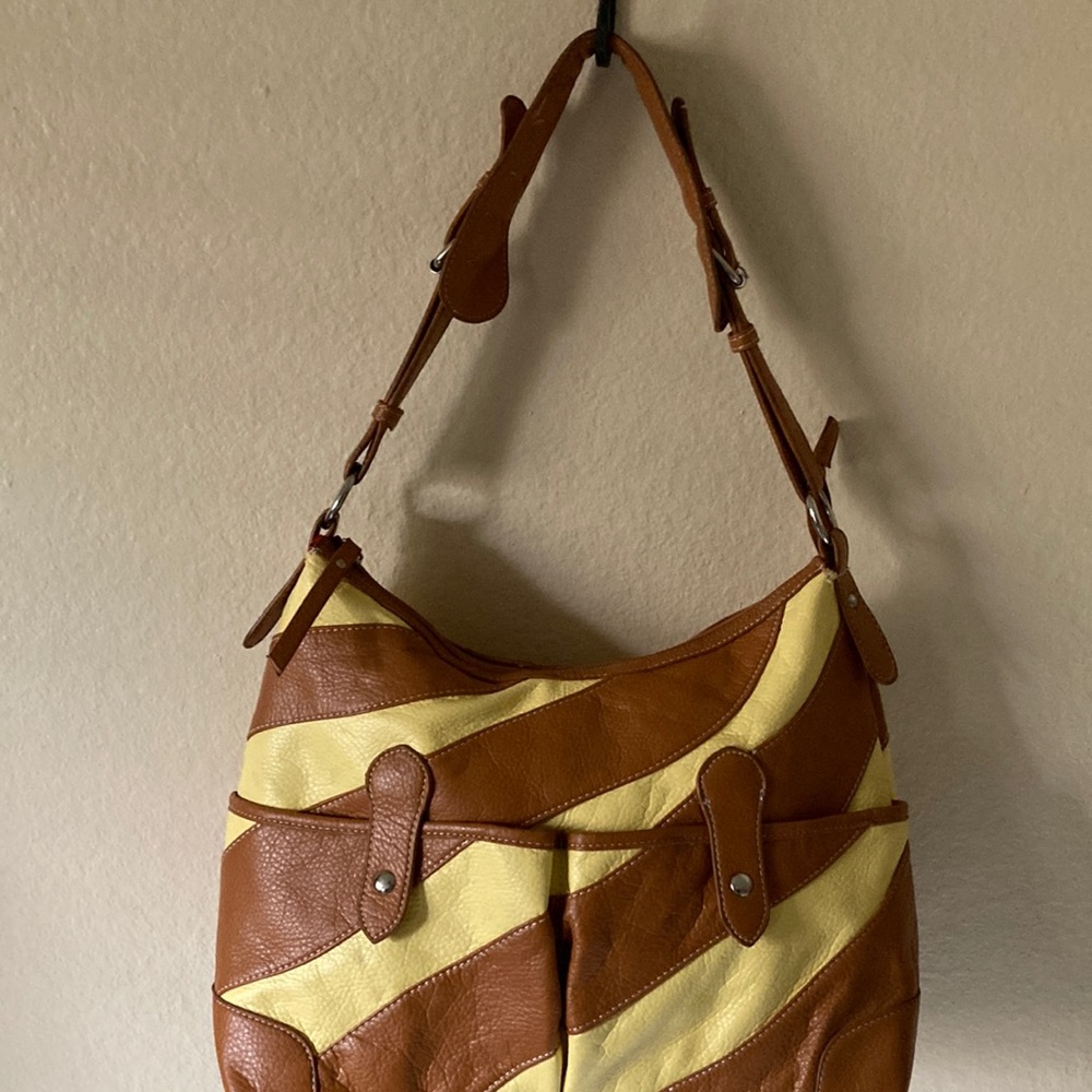 Hippie-esque, leather shoulder bag